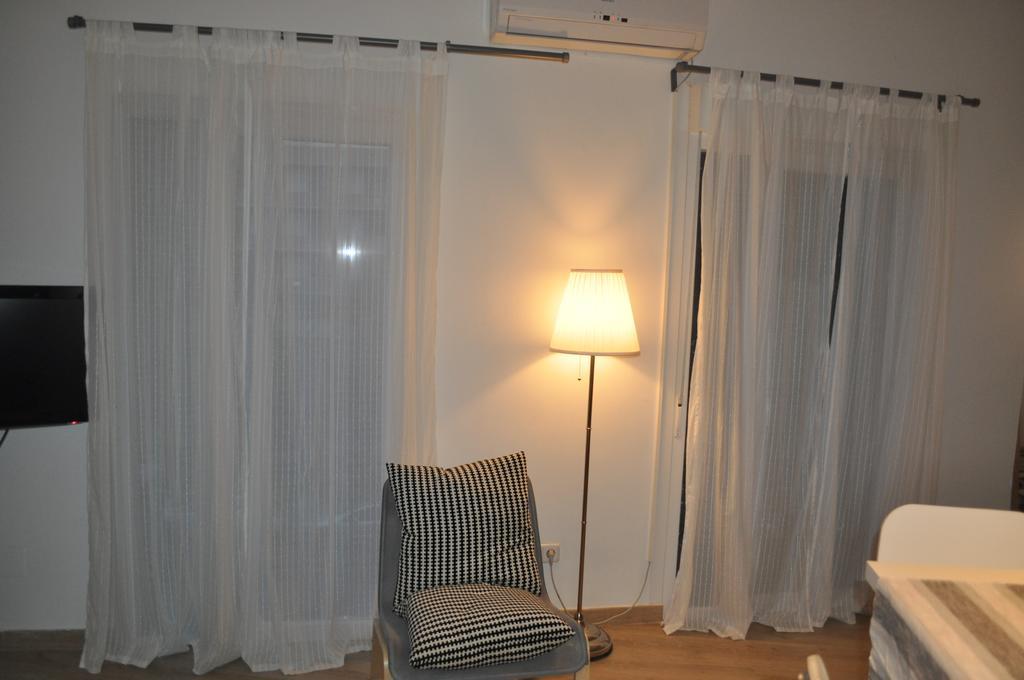 Ronda De Segovia Appartement Madrid Buitenkant foto