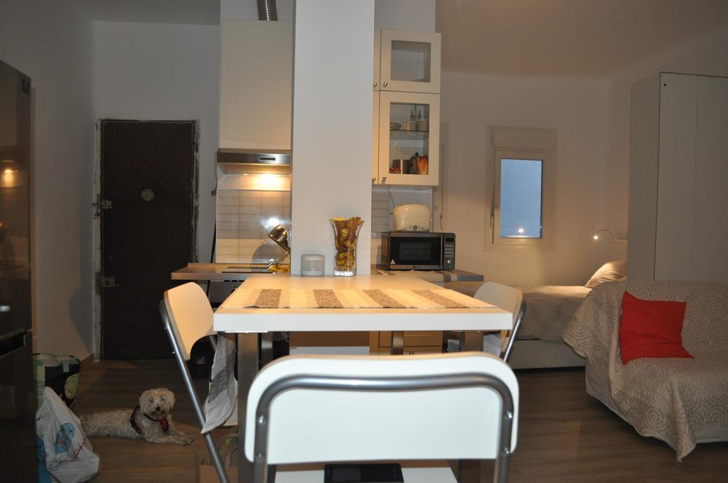 Ronda De Segovia Appartement Madrid Buitenkant foto