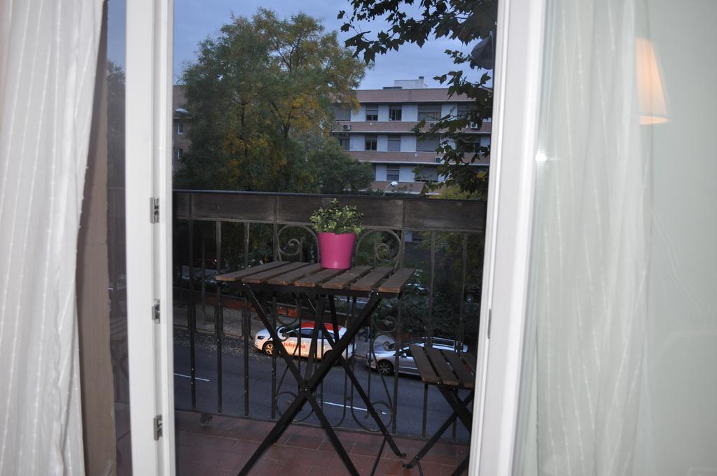 Ronda De Segovia Appartement Madrid Buitenkant foto